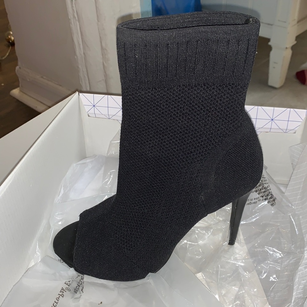 I’m selling these Trelil high boots.